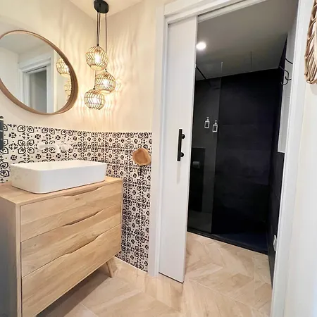 Montroig 5 Boutique * Sitges