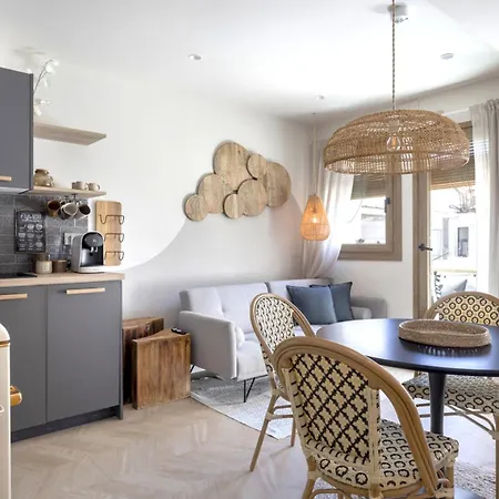 Montroig 5 Boutique 시체스