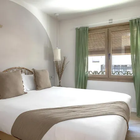 Montroig 5 Boutique 4* סיטגס